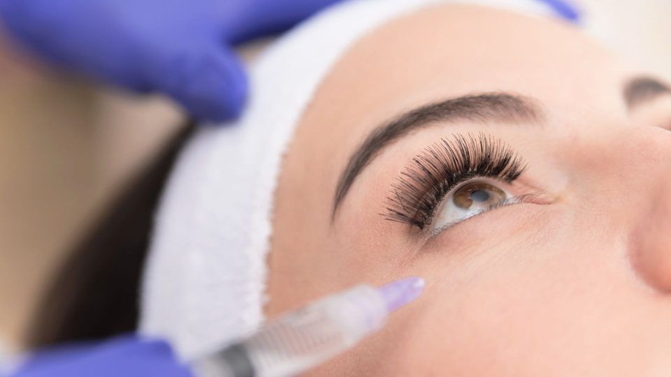 Торбички под очите: Причини, решения и терапии